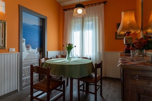 Villa | Dining