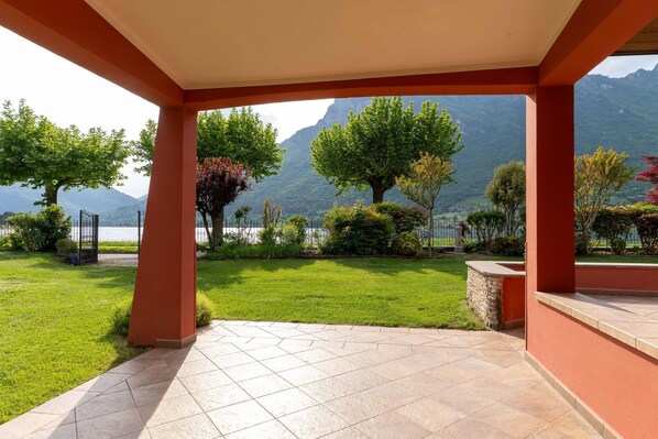 Villa | Garden