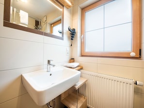 Shower, towels - Attractive Apartment in Aschau With Balcony (Aschau Im Zillertal)
