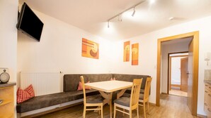 Dining - Attractive Apartment in Aschau With Balcony (Aschau Im Zillertal)