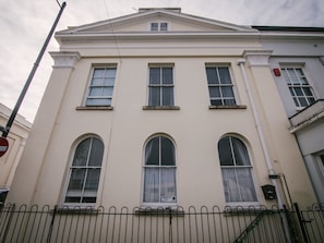 Exterior - Central Holiday Home in Plymouth near Marine Aquarium (Plymouth)