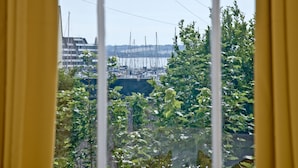 Unclassified image, 2 of 40, button - Bright Holiday Home in Plymouth near Mount Edgecumbe Park (Plymouth)