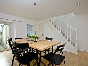 Dining - Upscale Holiday Home in Plymouth near Hoe Park (Plymouth)