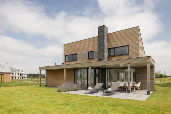 Villa | Exterior