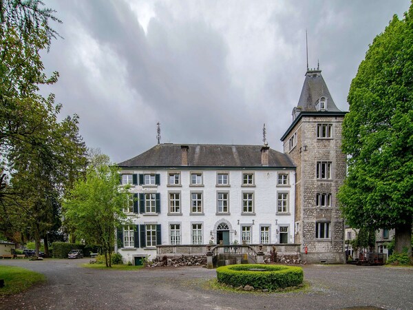 Spacious Apartment In A 16th-century Castle - Aywaille