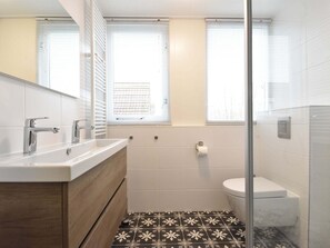 Bathroom - Quaint Holiday Home in Zonnemaire With Roofed Terrace (Zonnemaire)