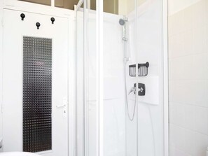 Combined shower/tub - Holiday home with pool in Coubjours (COUBJOURS)