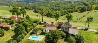 Holiday home with pool in Coubjours