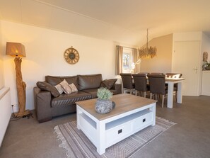 Chalet | Living room - Comfortable Chalet With Microwave, Near Efteling (Kaatsheuvel)