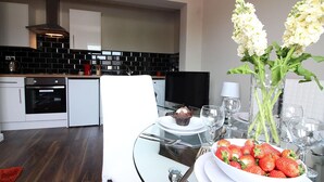 Apartment | Private kitchen | Fridge, microwave, oven, electric kettle - Serene Apartment in Doncaster near City Center (Doncaster)