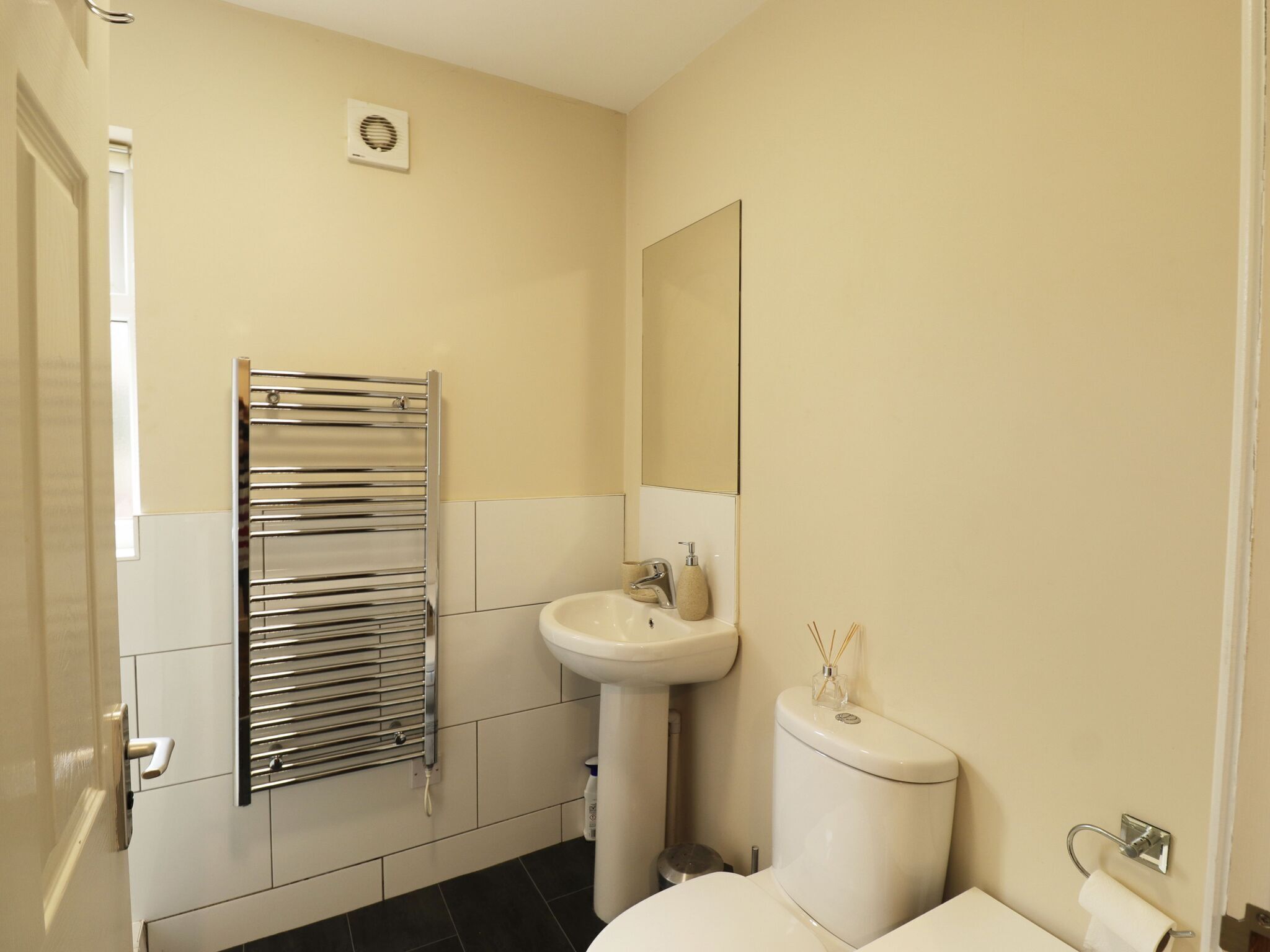 Apartment | Bathroom | Shower, towels