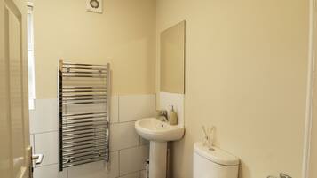 Apartment | Bathroom | Shower, towels