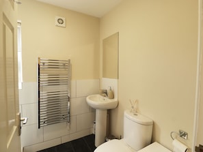 Bathroom - Serene Apartment in Doncaster near City Center (Doncaster)