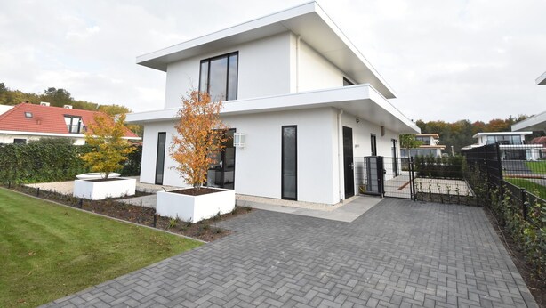 Exterior - Splendid Villa in Zeewolde with Hot Tub (Zeewolde)