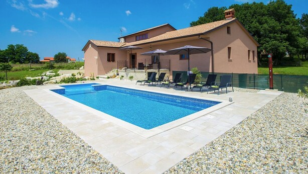 Outdoor pool - Spacious Villa With Private Swimming Pool in Motovun (Karojba)