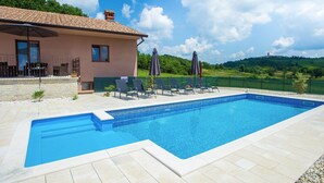 Exterior - Spacious Villa With Private Swimming Pool in Motovun (Karojba)
