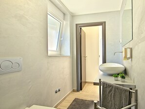 Shower, towels