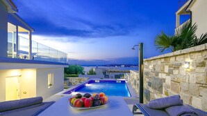 Balcony - Stunning Villa With Swimming Pool in Umag (Umag)