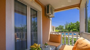 Balcony - Charming Holiday Home With Swimming Pool in Nova Vas (Porec)