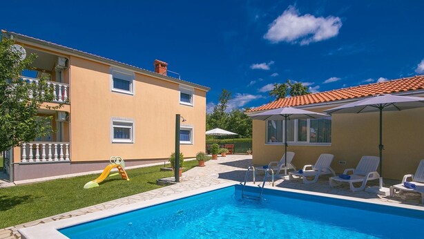 Outdoor pool - Charming Holiday Home With Swimming Pool in Nova Vas (Porec)