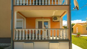 Exterior - Charming Holiday Home With Swimming Pool in Nova Vas (Porec)