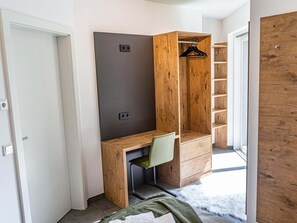 Apartment | 3 bedrooms, individually furnished, cribs/infant beds, bed sheets