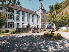 Exterior - Cozy Studio in a 16th Century Castle (Aywaille)
