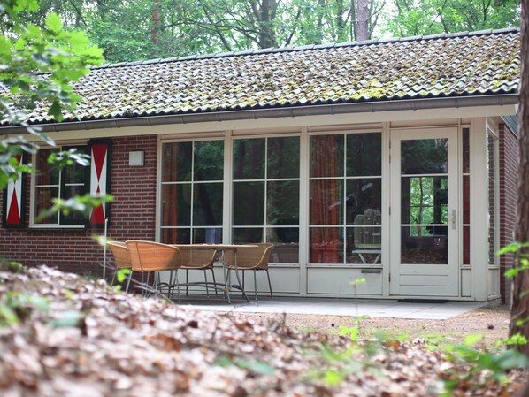 Exterior - Restyled Bungalow With Fireplace in a Carfree Park (Vlierden)