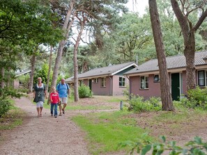 Exterior - Restyled Bungalow in Spacious Carfree Holidaypark (Vlierden)