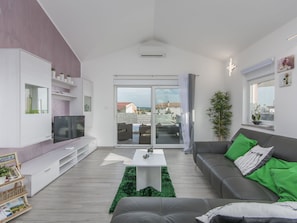 Living room - Modern Villa With Fenced Garden, Private Pool and Summer Kitchen, Beach Nearby (Brtonigla)