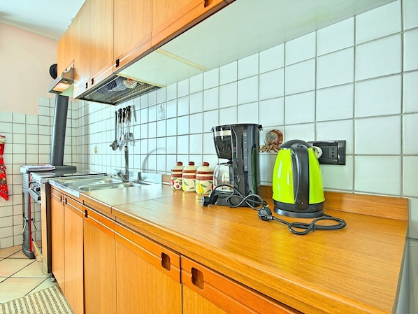Fridge, microwave, oven, coffee/tea maker