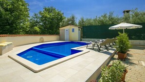 Pool - Modern Apartment in Kaštel With Swimming Pool (Buje)