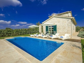 Unclassified image, 3 of 38, button - Luxurious Countryside Villa With Pool, Tasteful Furnishing and Spacious Terrace (Vizinada)