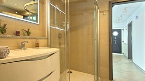 Shower, towels
