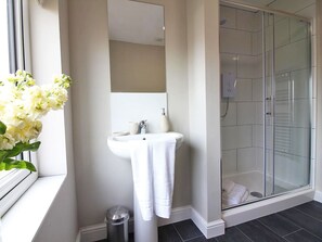 Shower, towels