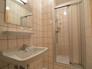 Shower, towels