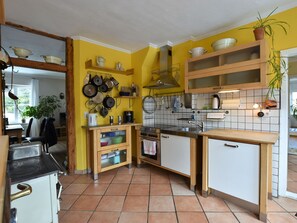 Fridge, stovetop