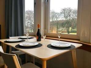 Dining - Amazing Cottage in Glasgow near Glasgow Club Bellahouston (Glasgow)