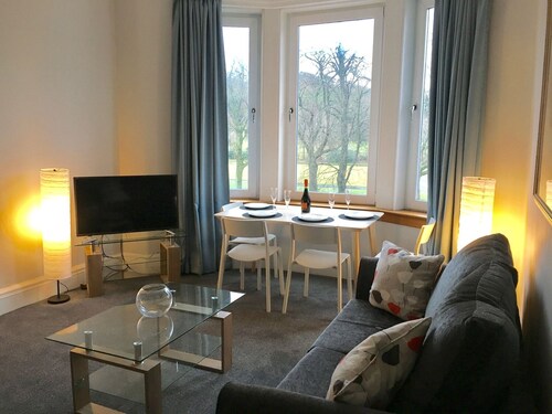 Amazing Cottage in Glasgow near Glasgow Club Bellahouston