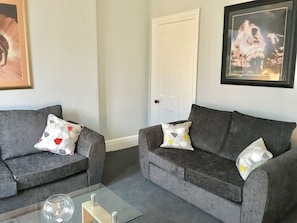 Living room - Amazing Cottage in Glasgow near Glasgow Club Bellahouston (Glasgow)