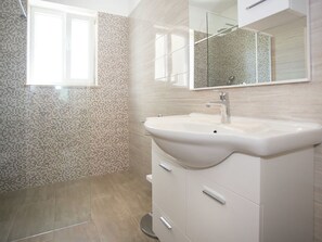 Shower, towels