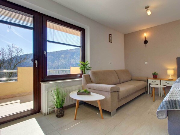 Apartment | Living area - Lovely Apartment in Bled With Fireplace (Bled)