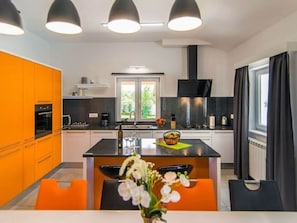 Fridge, microwave, oven, coffee/tea maker