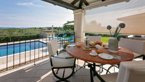 Balcony - Rustic Holiday Home in Baldaši With Private Pool (Vizinada)