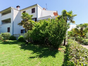 Exterior - Apartment With Terrace in Porec, Within Walking Distance of the old Center and Beach (Porec)