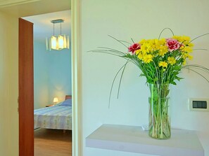 5 bedrooms, individually furnished, bed sheets