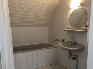 Bathroom - Lovely Holiday Home With Open Fireplace, set by a Pond (Gramsbergen)