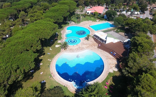 Beach Chalet + Pool & Veranda - Baia Domizia