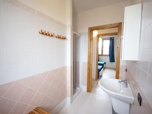 Shower, towels