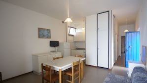 Living room - Lovely Apartment With Seaview and Directly on the Beach (Piombino)